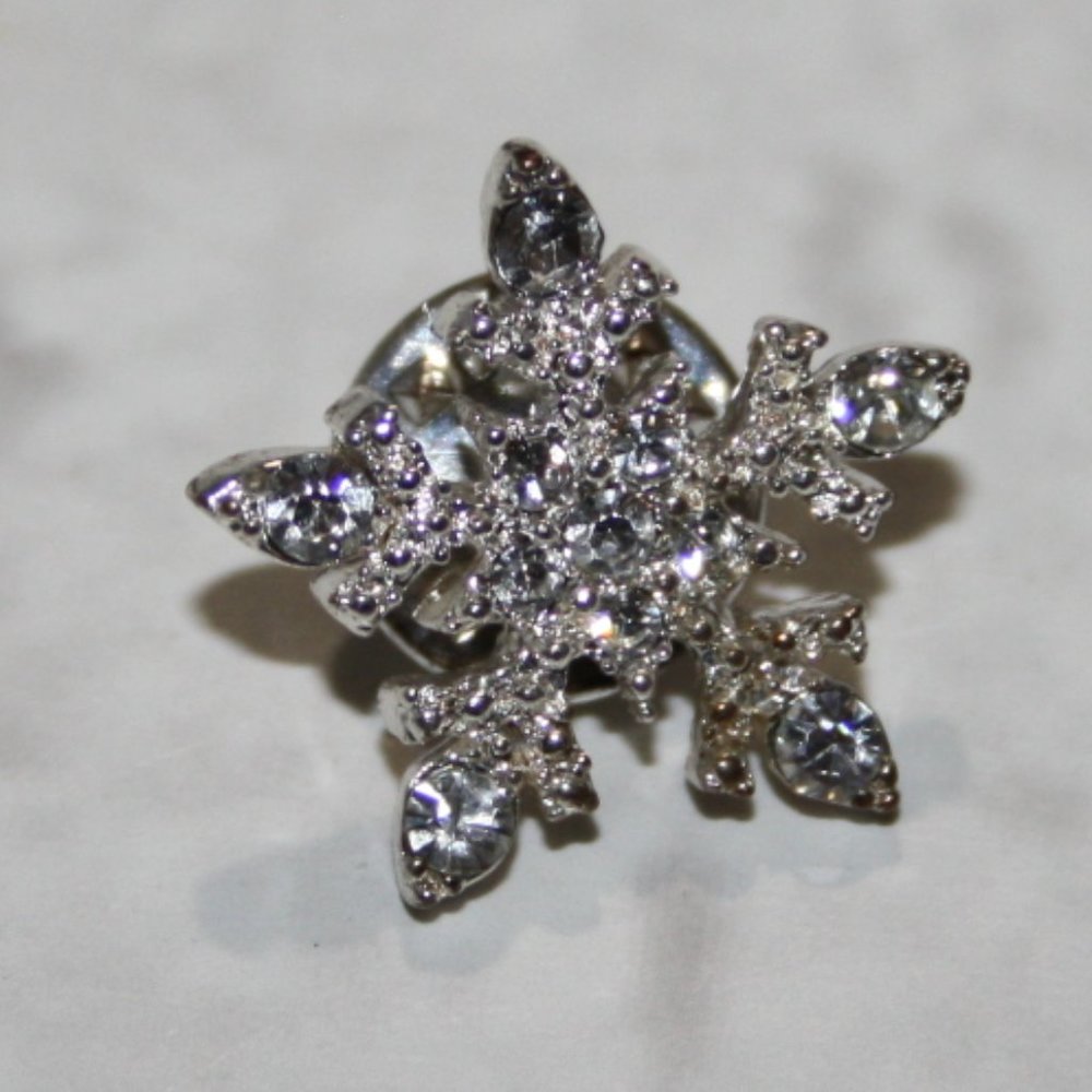 ❄️✨ Sparkling Snowflake Lapel Pin · Silver · ⅝" ✨❄️